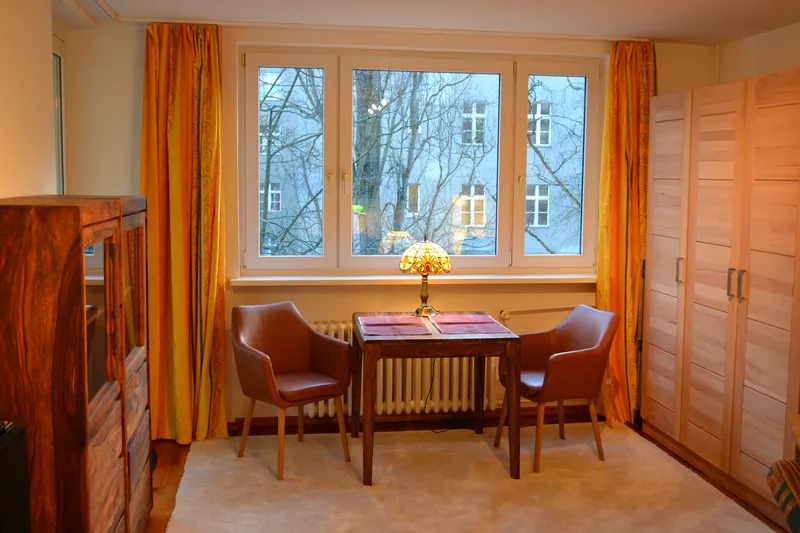 WESTEND | Olympiastadion | befristet 3 Jahre | top möbliert | 1 Zimmer | EBK | Balkon | Parkplatz — photo 1